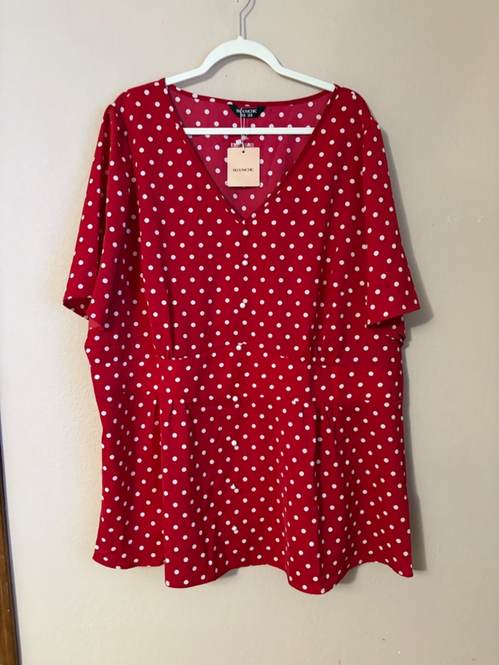 BloomChic Red & White Polka Dot V-Neck Top NWT size 26